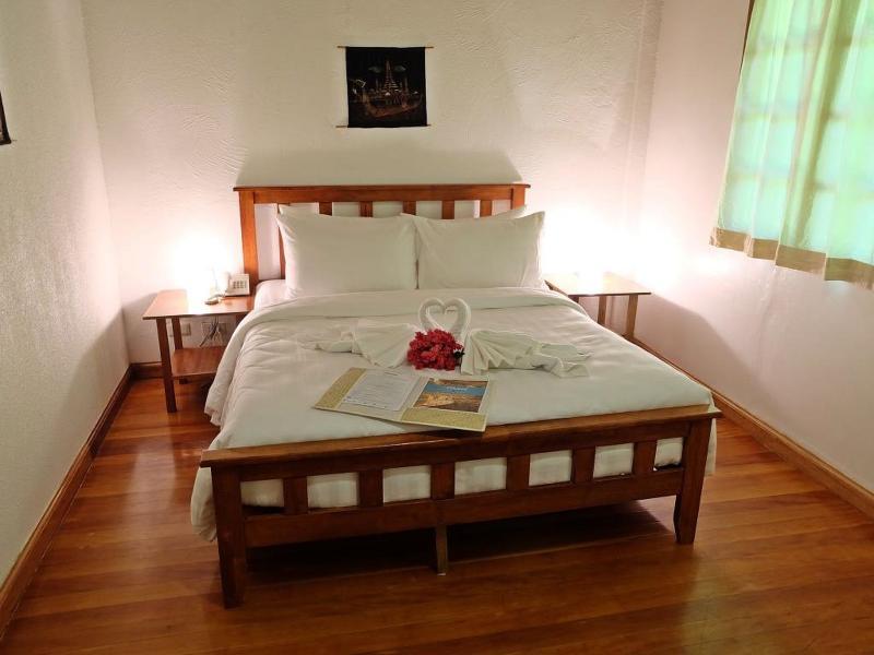 The Strand Boutique Resort Balabag  Bagian luar foto